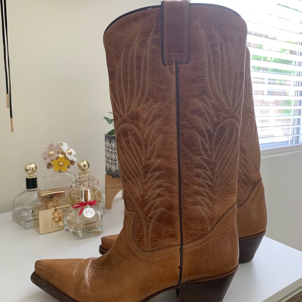 Size 8 Steve Madden leather upper boots